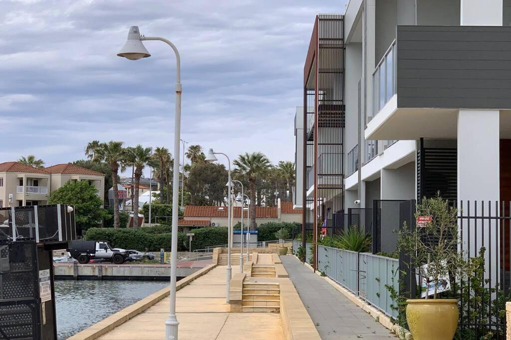 Mariner'S Cove ~ Luxe Waterfront Apartment Mindarie Exteriér fotografie